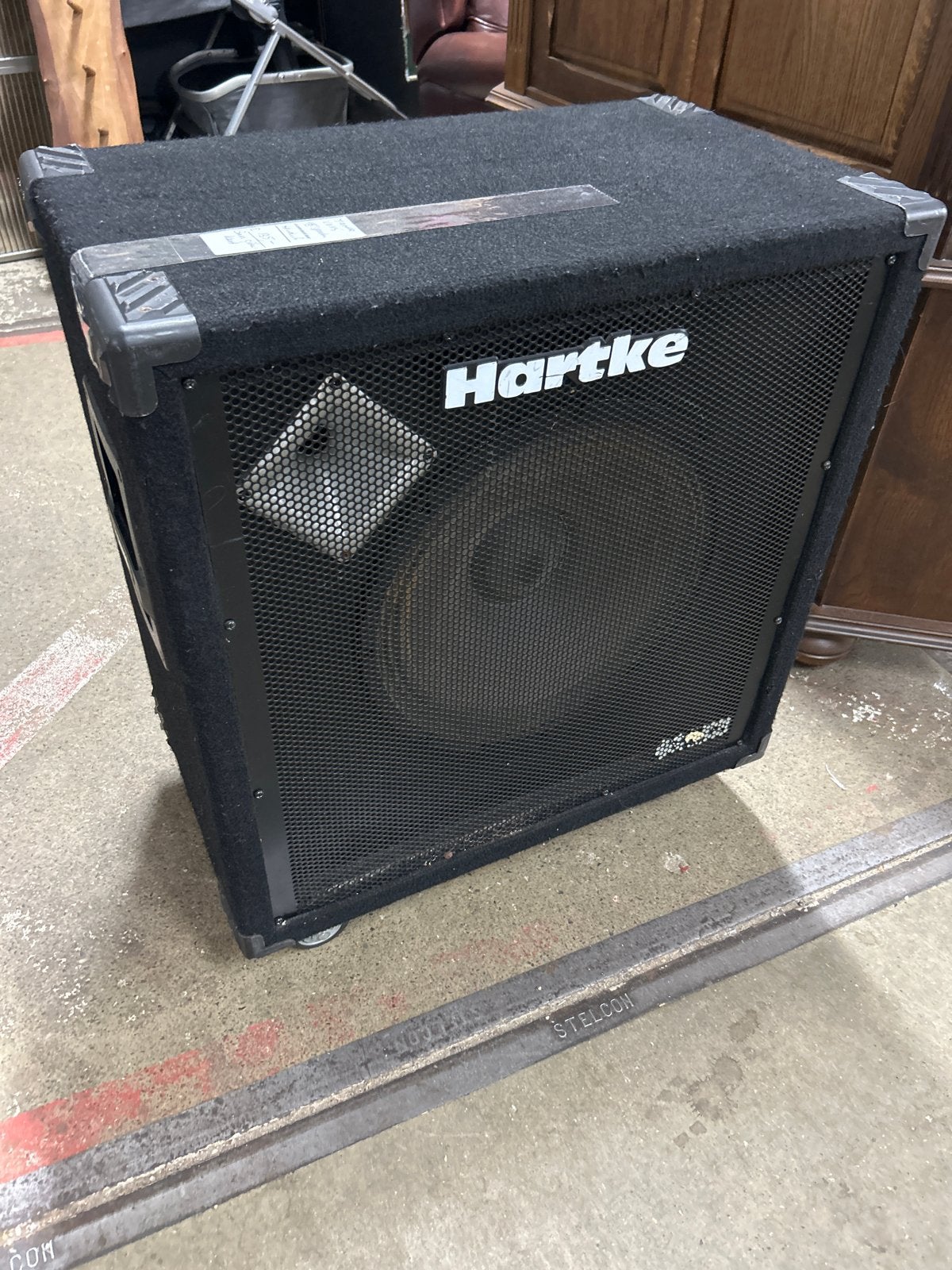Hartke VX115 Basgitaar Speakerkast 300W op wieltjes, Hartke, Gebruikt, Ophalen of Verzenden, 100 watt of meer