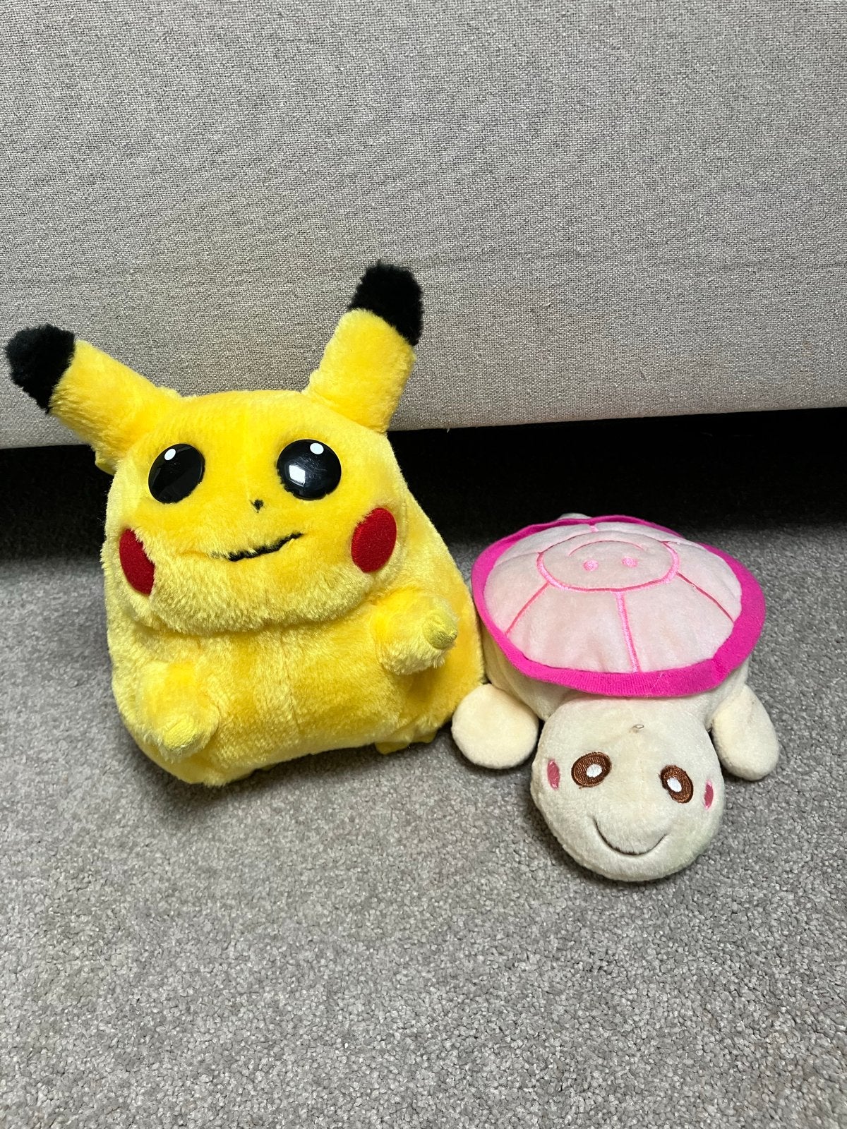 Pikachu en schildpad knuffels, Ophalen, Gebruikt, Overige typen, Middelgroot (20 tot 80 cm)