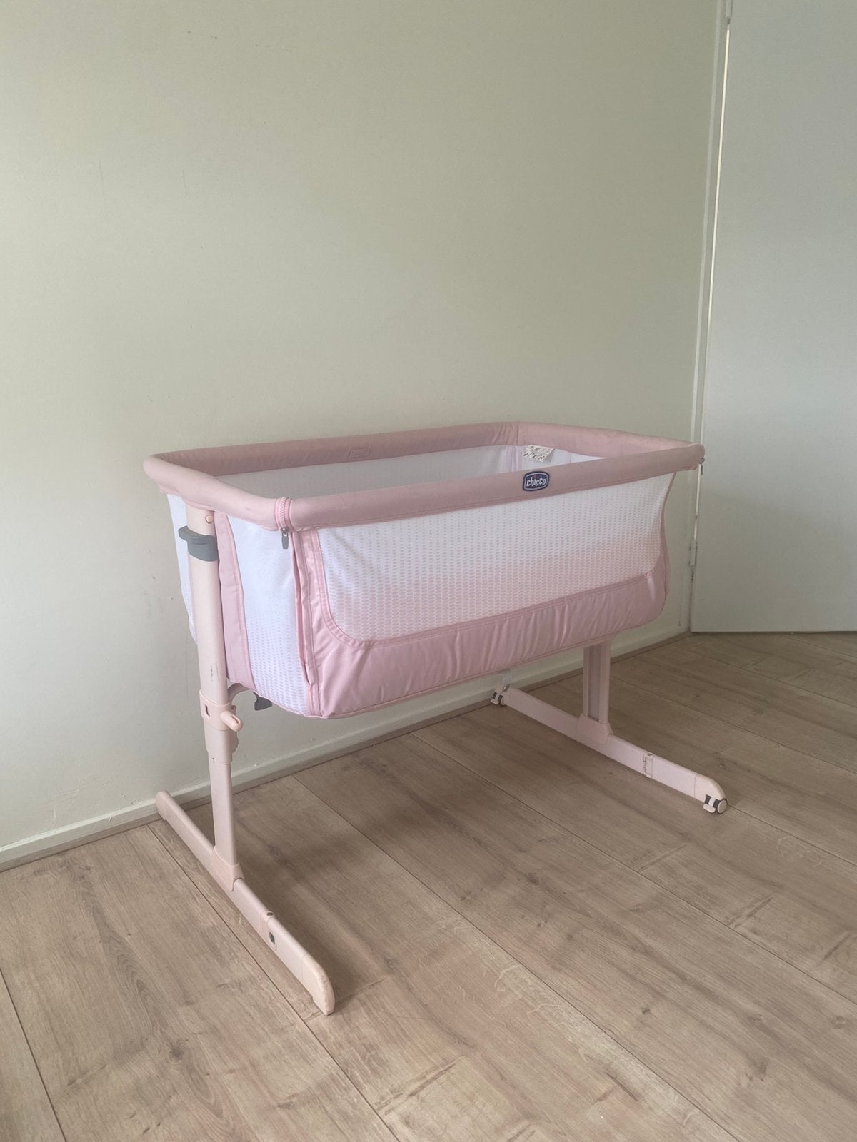 Nette Chicco co-sleeper, Ophalen, Zo goed als nieuw, Ledikant