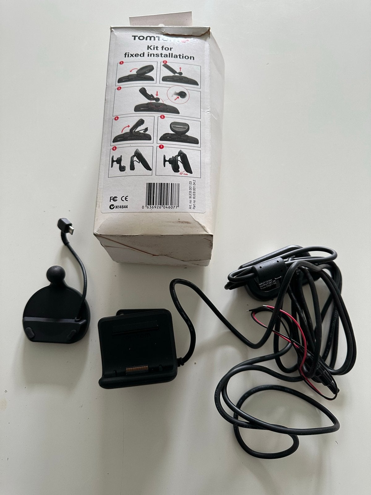 TomTom Kit voor vaste installatie met autolader, Ophalen of Verzenden, Nieuw