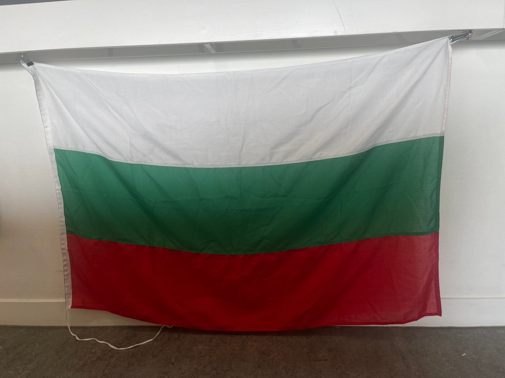 Bulgaarse vlag 150 x 100 cm – Stoffen vlag van Bulgarije, Ophalen of Verzenden, Zo goed als nieuw