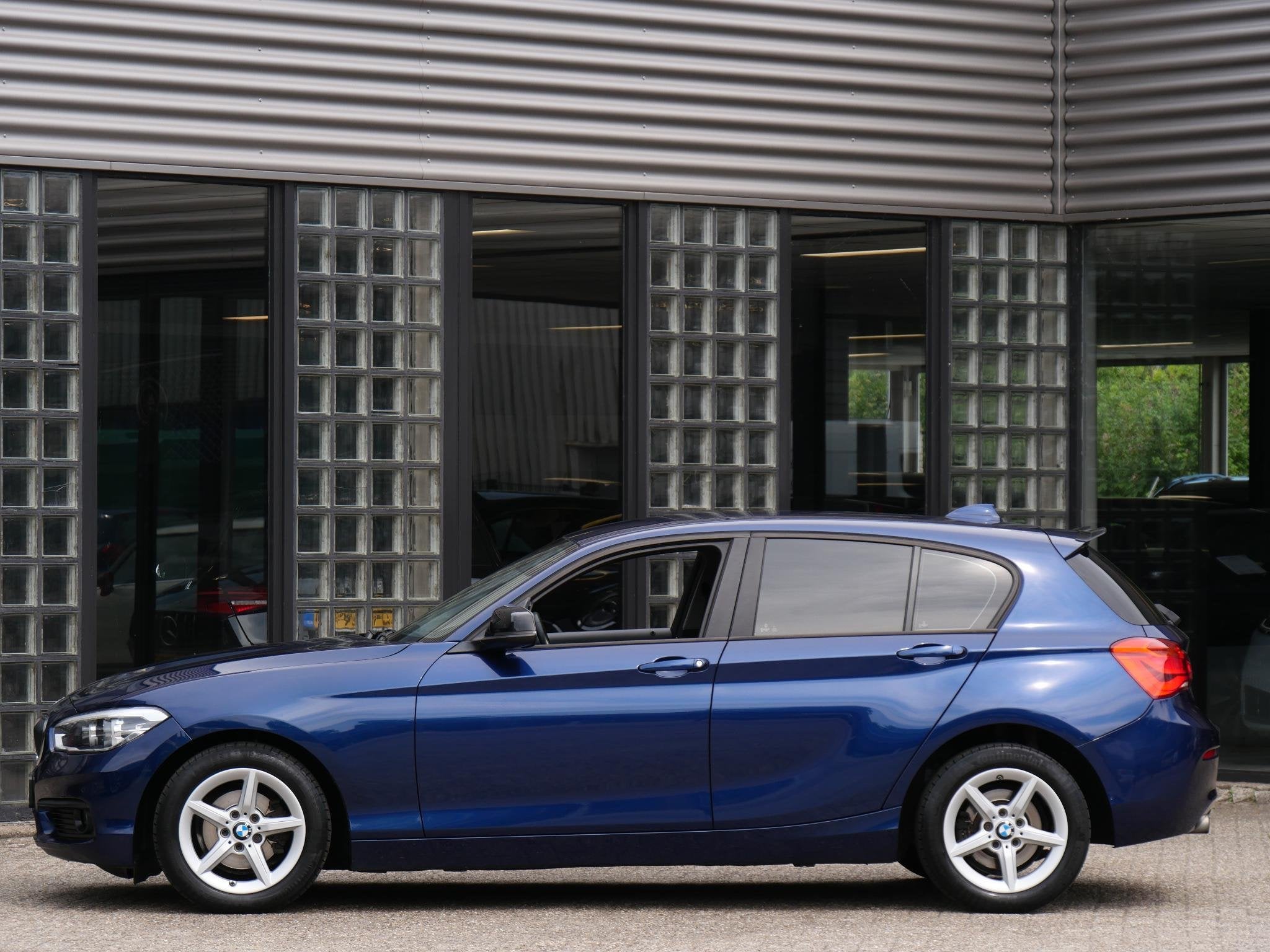BMW 1-SERIE 118i HIGH EXECUTIVE/ LEER/ PDC V+A, Gebruikt, Blauw, Bedrijf, 650 kg