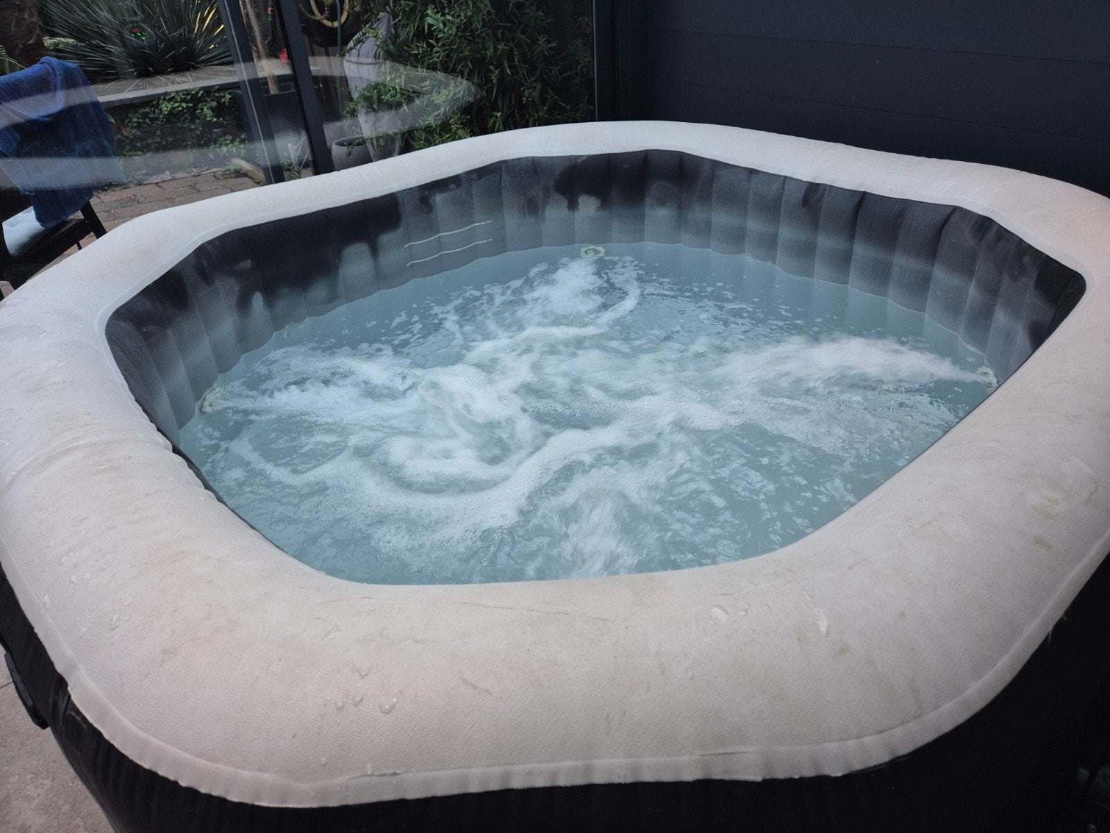 Intex Opblaasbare Jacuzzi  met Jets & Bubbels, Ophalen, Pomp