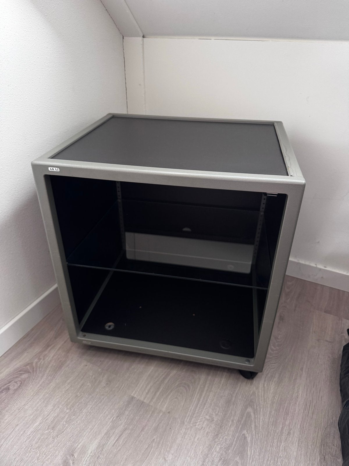 Gratis Akai Audio Rack / Hifi Meubel op wielen, Ophalen, Gebruikt, 50 tot 100 cm, Metaal