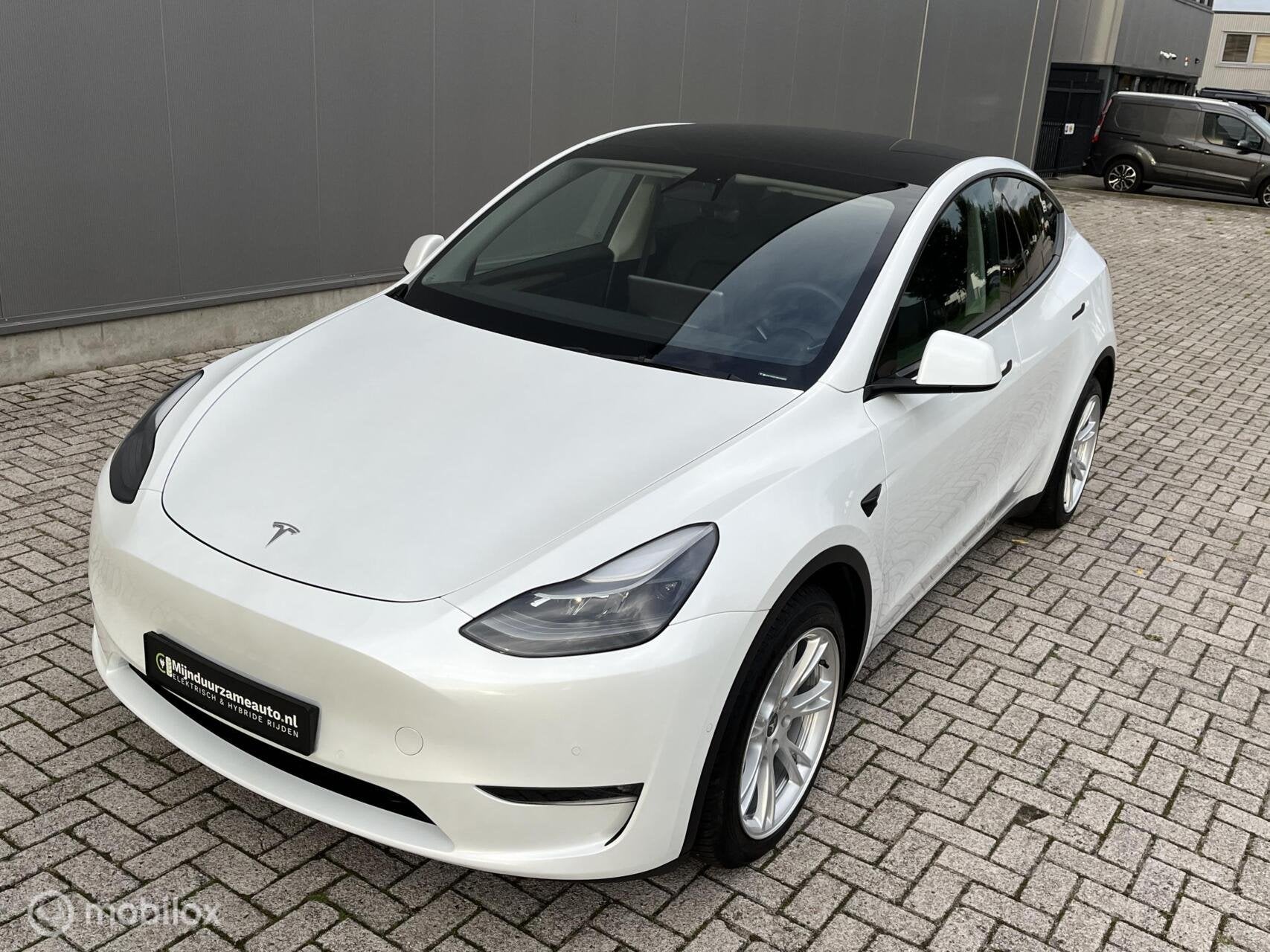 Foto 18 van Tesla Model Y Long Range AWD 75 kWh, FSD , Trekhaak Netjes