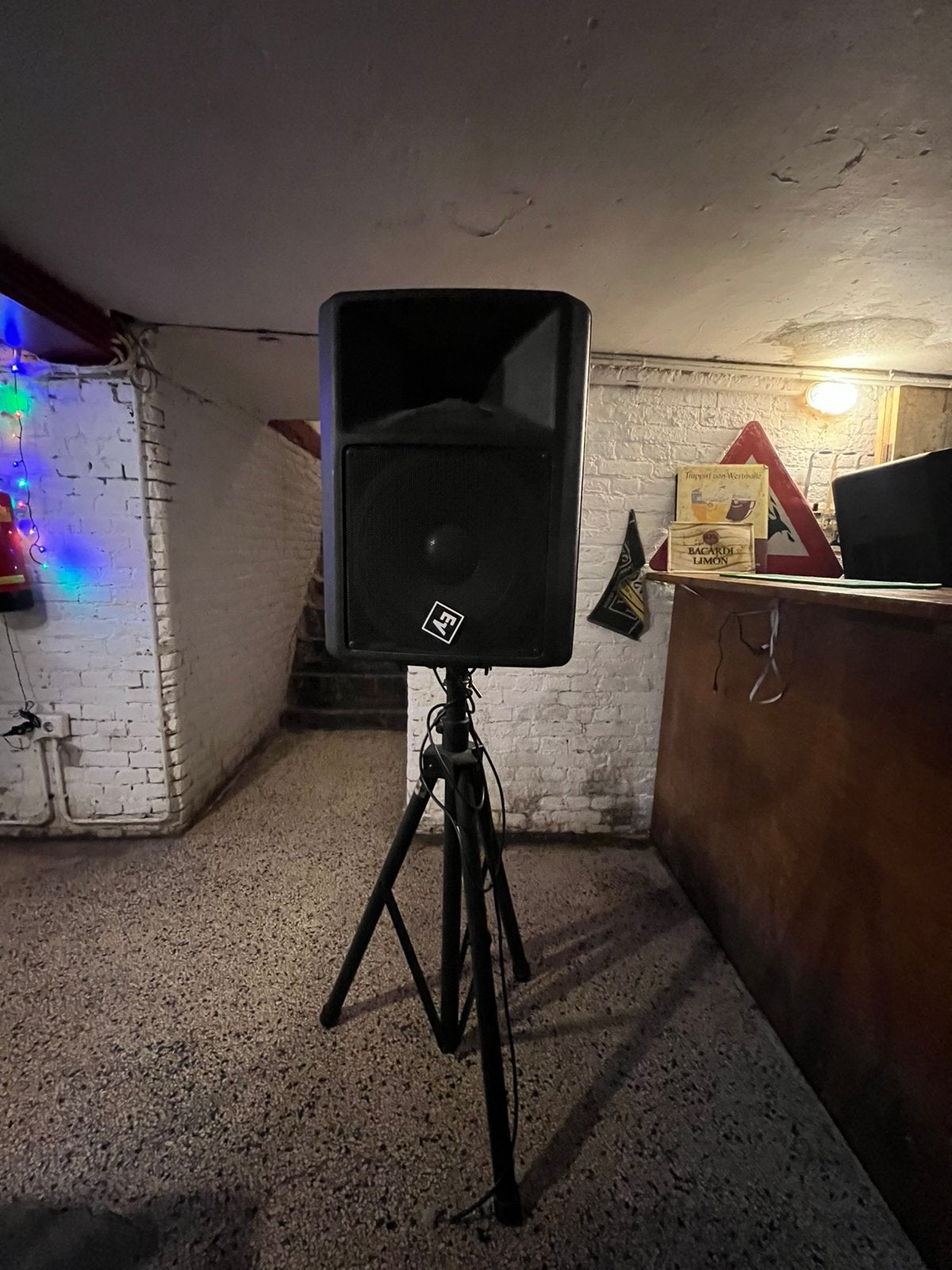 Complete geluids- en lichtinstallatie, Ophalen, Zo goed als nieuw, Minder dan 500 watt
