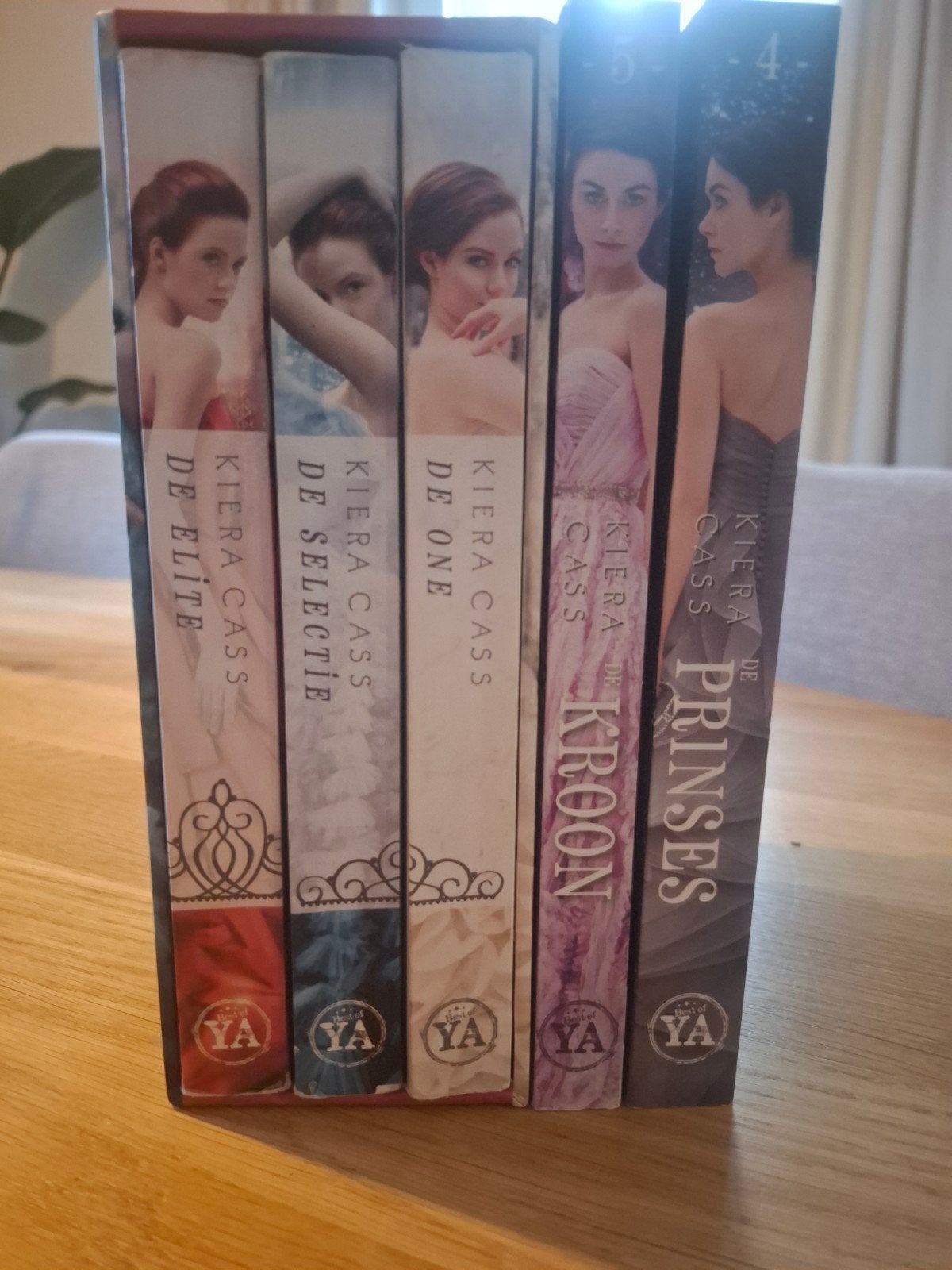 De Selectie-serie Kiera Cass - 5 boeken, Boeken, Verzenden, Zo goed als nieuw, Kiera Cass, Nederland