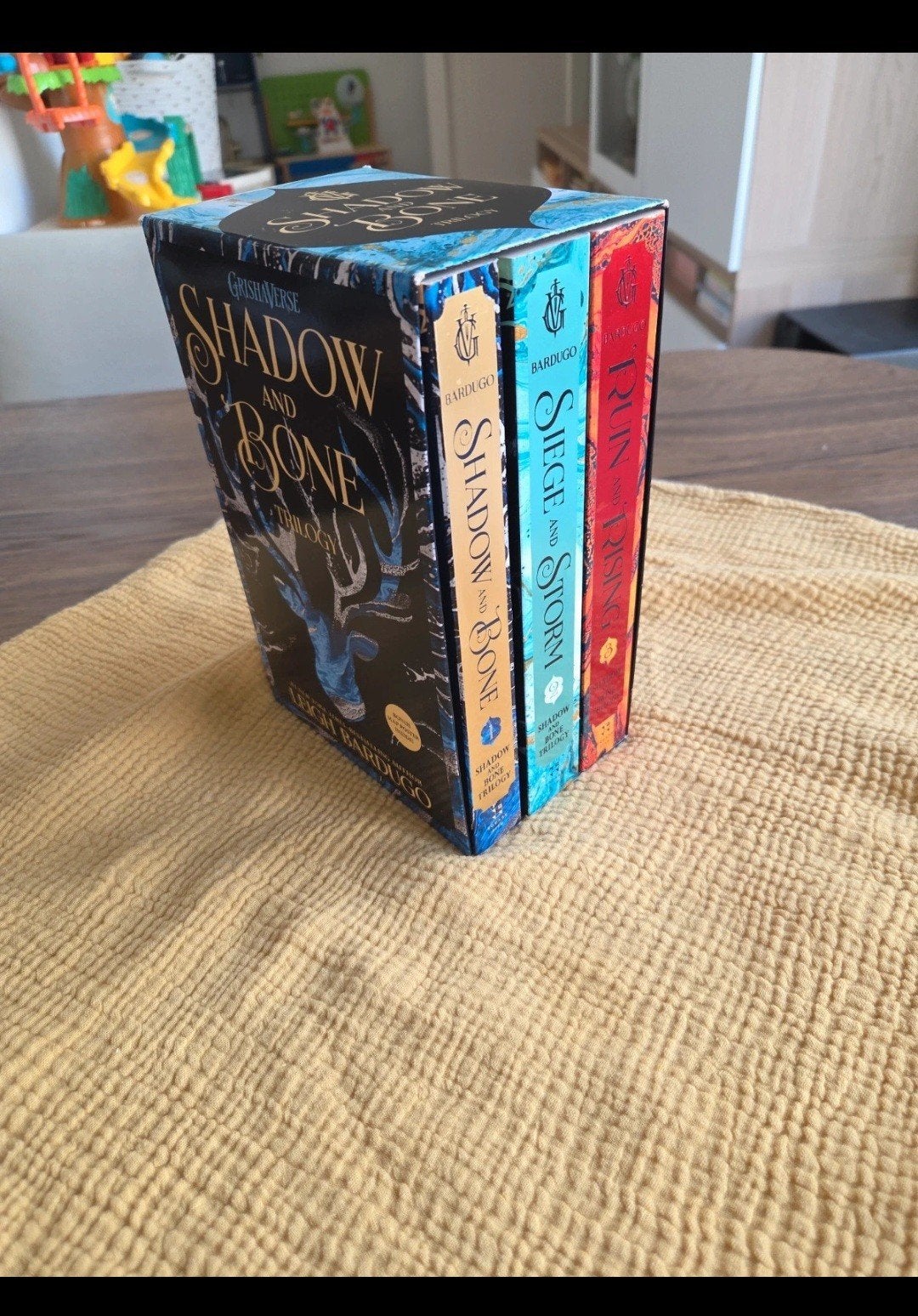 Shadow and Bone Boxset (Engels) - Grishaverse Trilogie, Ophalen of Verzenden, Gelezen
