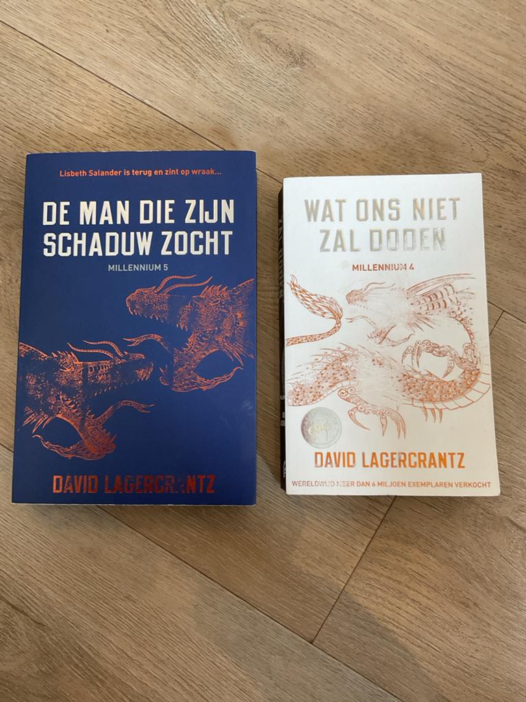 Millennium-serie: De Man Die Zijn Schaduw Zocht & Wat Ons Ni, Boeken, Ophalen of Verzenden, Gelezen, Nederland