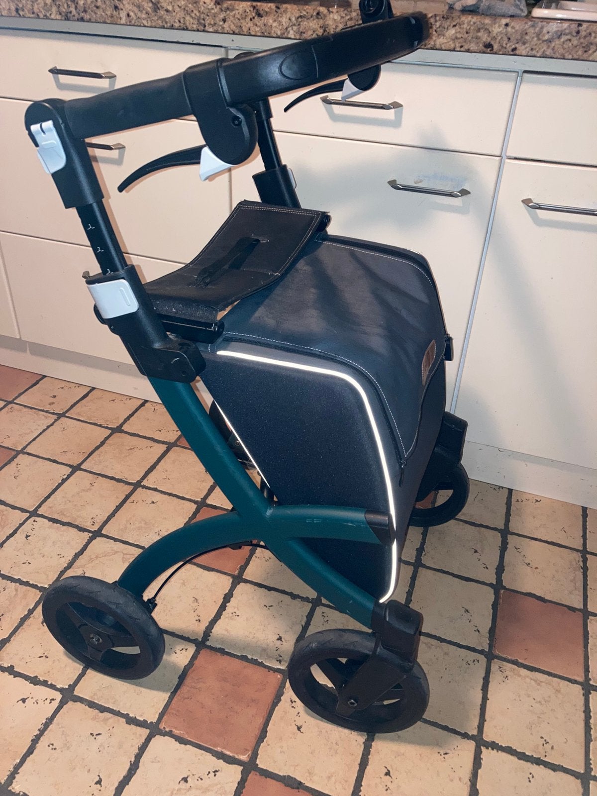 Rollator van rollz type flex 2 kleur jungle groen, Diversen, Rollators, Ophalen, Zo goed als nieuw