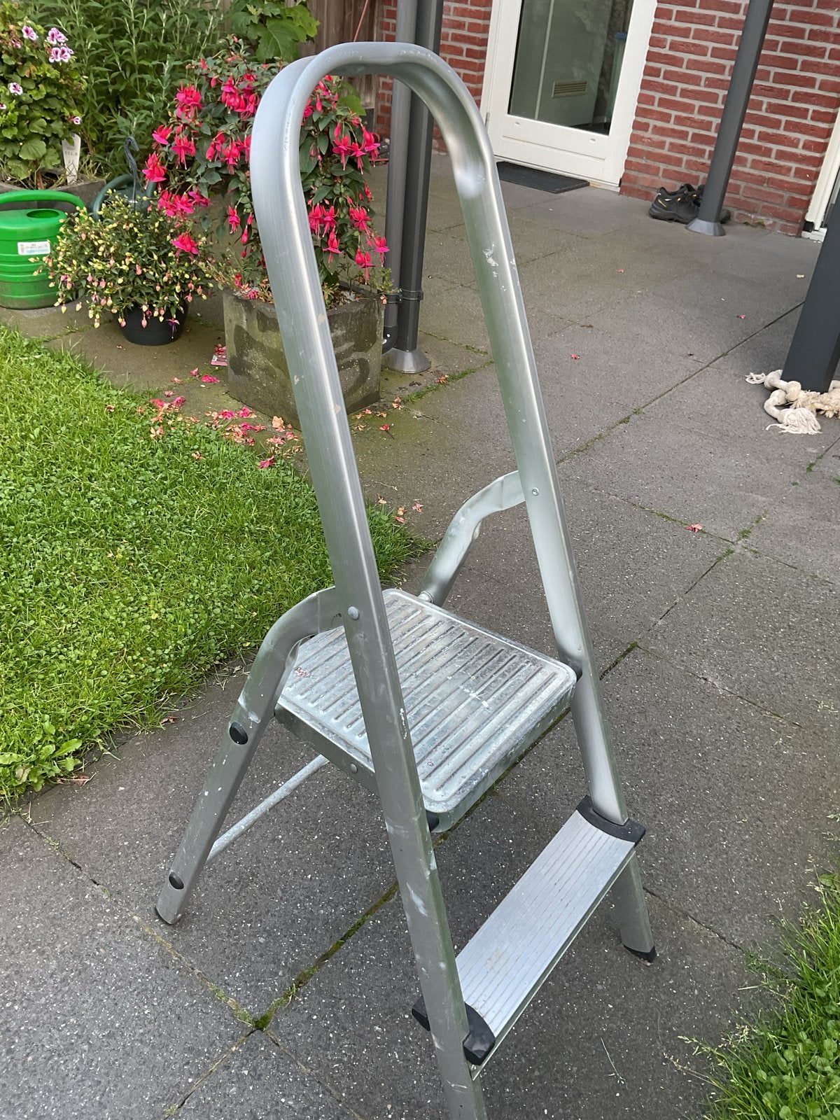 Stevige huishoudtrap met 2 treden, Doe-het-zelf en Verbouw, Ladders en Trappen, Ophalen, Gebruikt, Trap, Opvouwbaar of Inschuifbaar