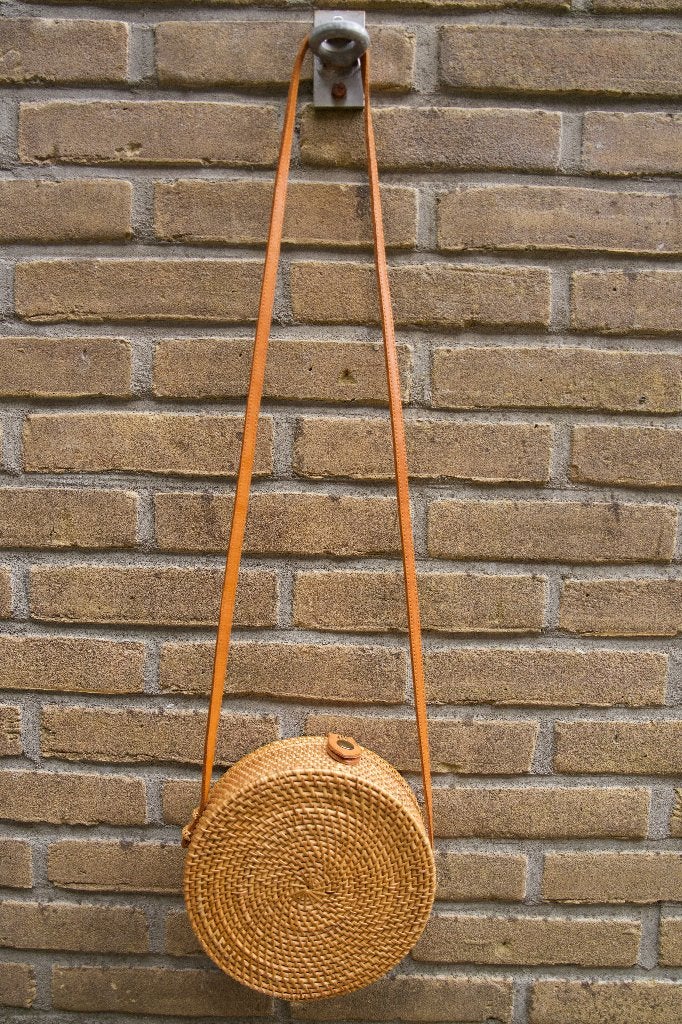 Prachtige handgemaakte ronde rotan Bali tas /schoudertas, Ophalen, Zo goed als nieuw, Bruin, Schoudertasje