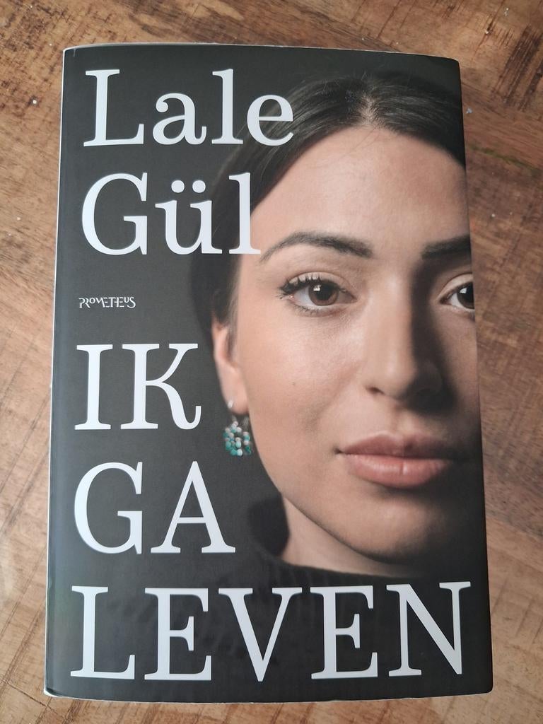 Lale Gül - Ik ga leven (roman), Ophalen of Verzenden, Zo goed als nieuw, Lale Gül, Nederland