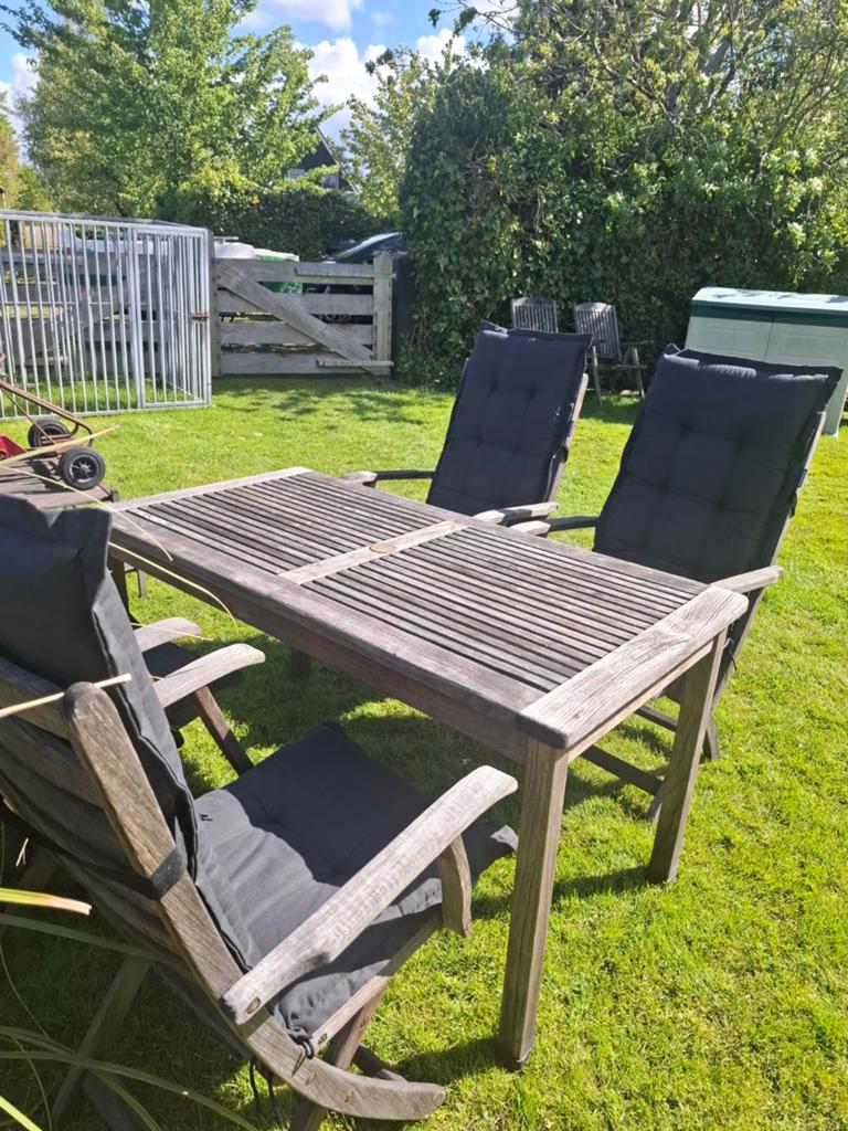 Hardhouten tuinsetje, Ophalen, 4 zitplaatsen, Gebruikt, Hardhout