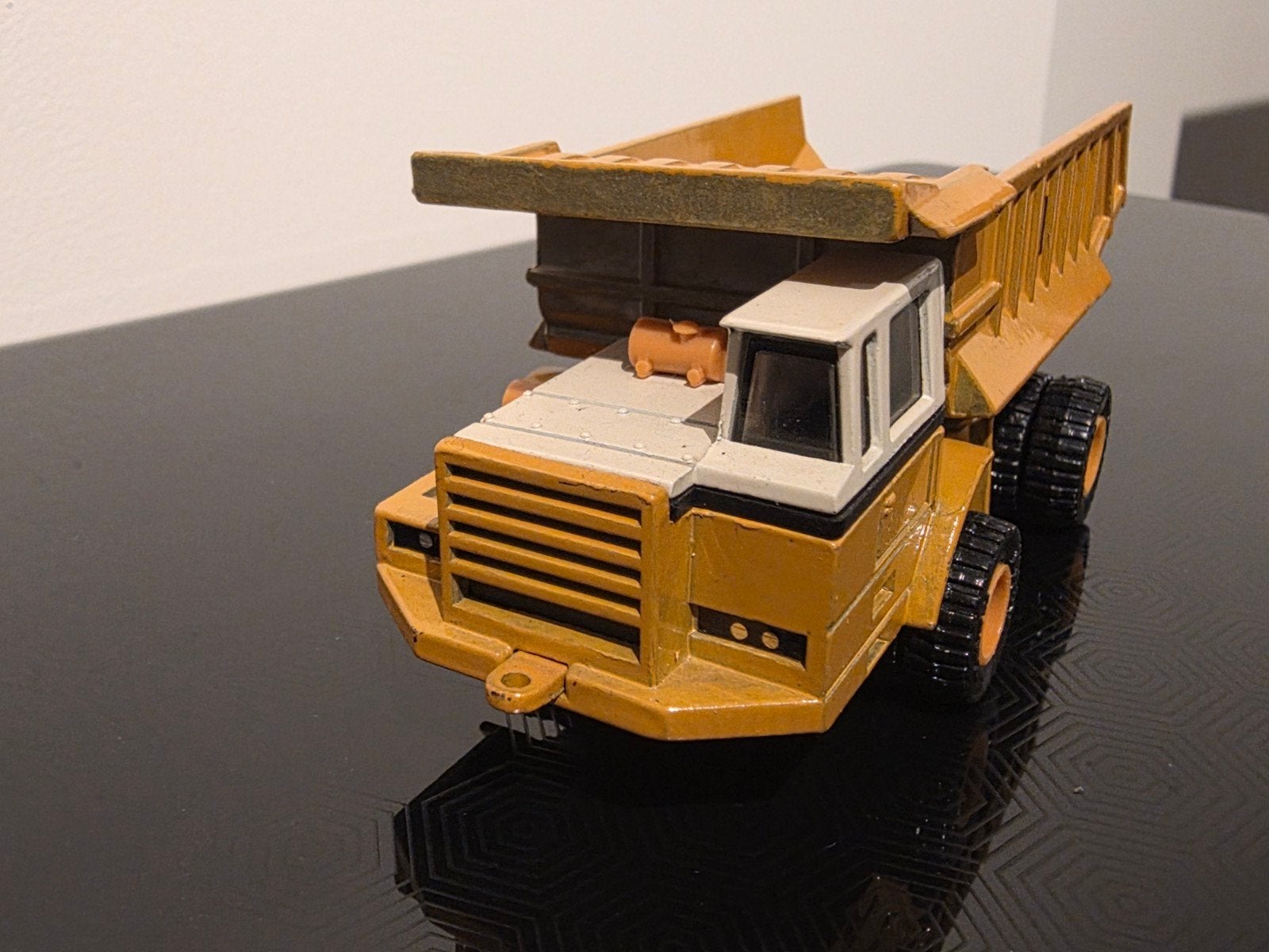 International Harvester 350 1:64 ERTL, Ophalen of Verzenden, Zo goed als nieuw