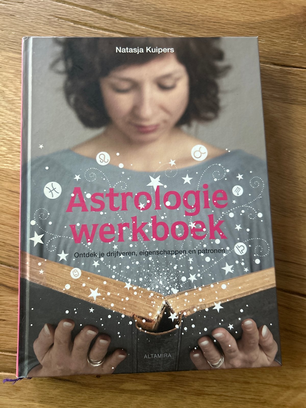 Astrologie werkboek - Ontdek je drijfveren, eigenschappen, Ophalen of Verzenden, Zo goed als nieuw, Astrologie, Instructieboek