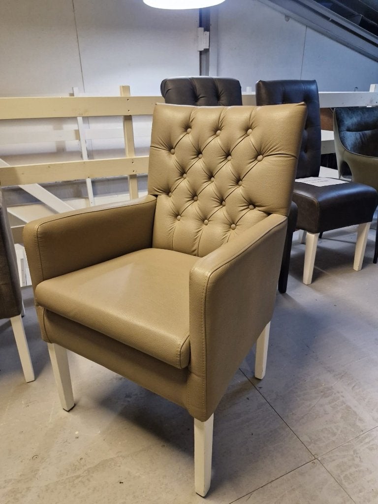 *OPRUIMING* 1 Landelijke Eetkamerstoel Bianca €194 NU €90 (2, Overige kleuren, Nieuw, Ophalen of Verzenden, Landelijke eetkamerstoel Bianca Capiton