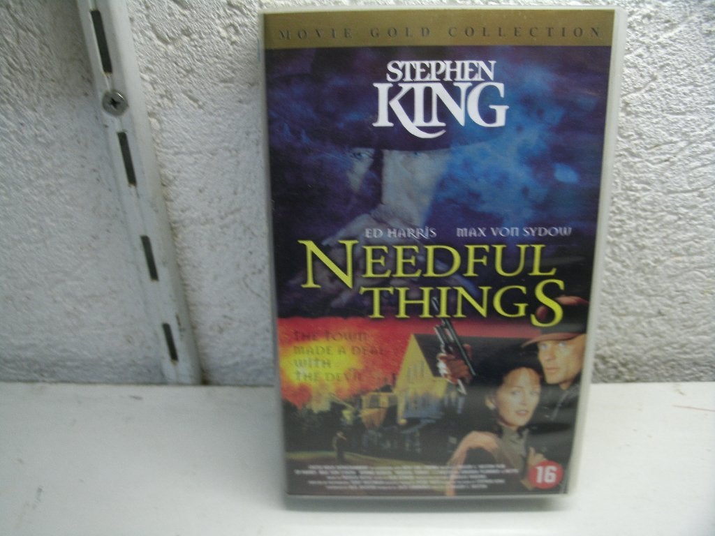 vhs 29b needful things, Cd's en Dvd's, VHS | Film, Vanaf 16 jaar, Ophalen of Verzenden, Zo goed als nieuw, Actie en Avontuur