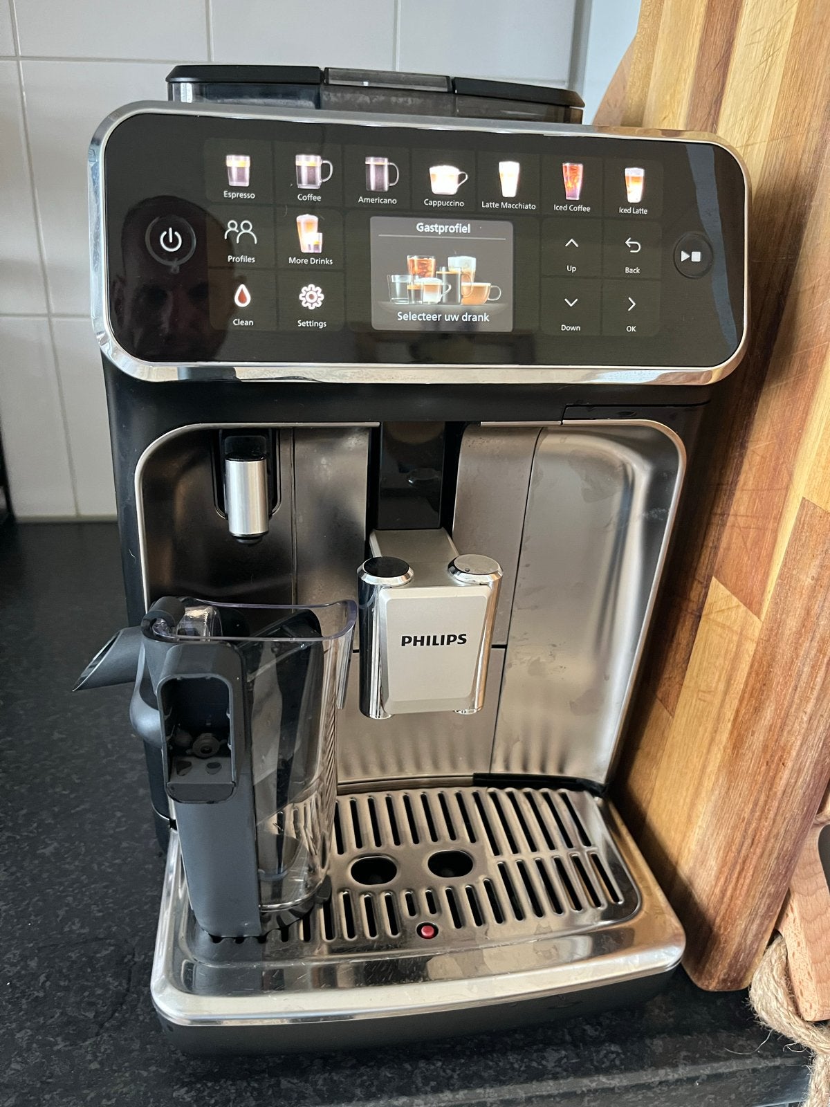Philips Series 5500 Volautomatische Espressomachine, Afneembaar waterreservoir, Espresso apparaat, 10 kopjes of meer, Zo goed als nieuw