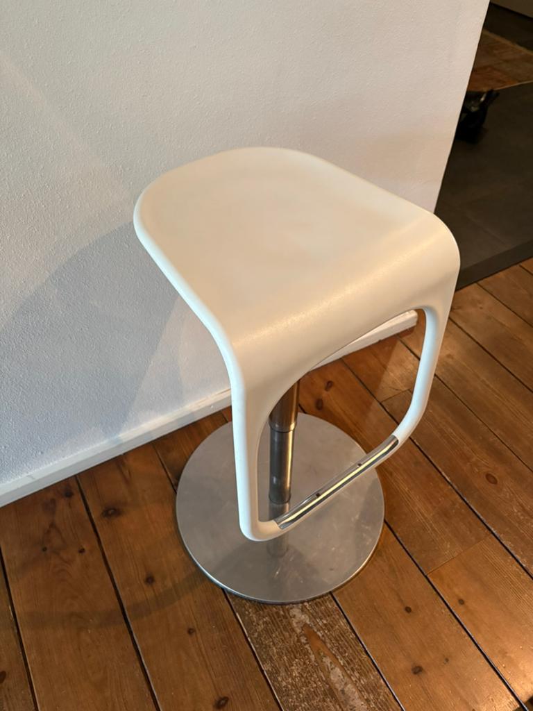 Witte barkruk Ikea, Huis en Inrichting, Barkrukken, Ophalen, Kunststof, Gebruikt, 60 tot 90 cm