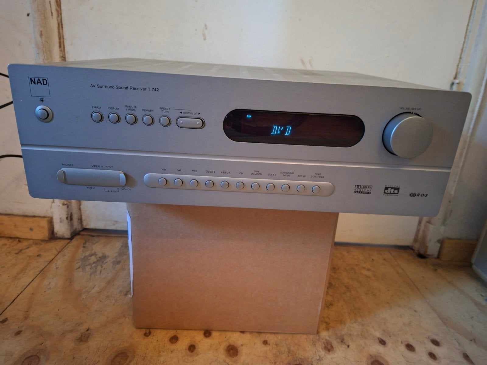 Goede zware NAD T 742 versterker in Nieuwstaat, Ophalen, Zo goed als nieuw, Audio