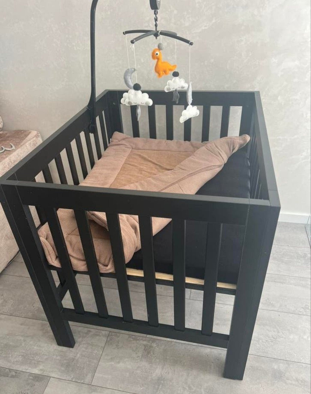 Zwarte babybox inclusief matras, zwarte hoeslaken en box mat, Ophalen, Zo goed als nieuw