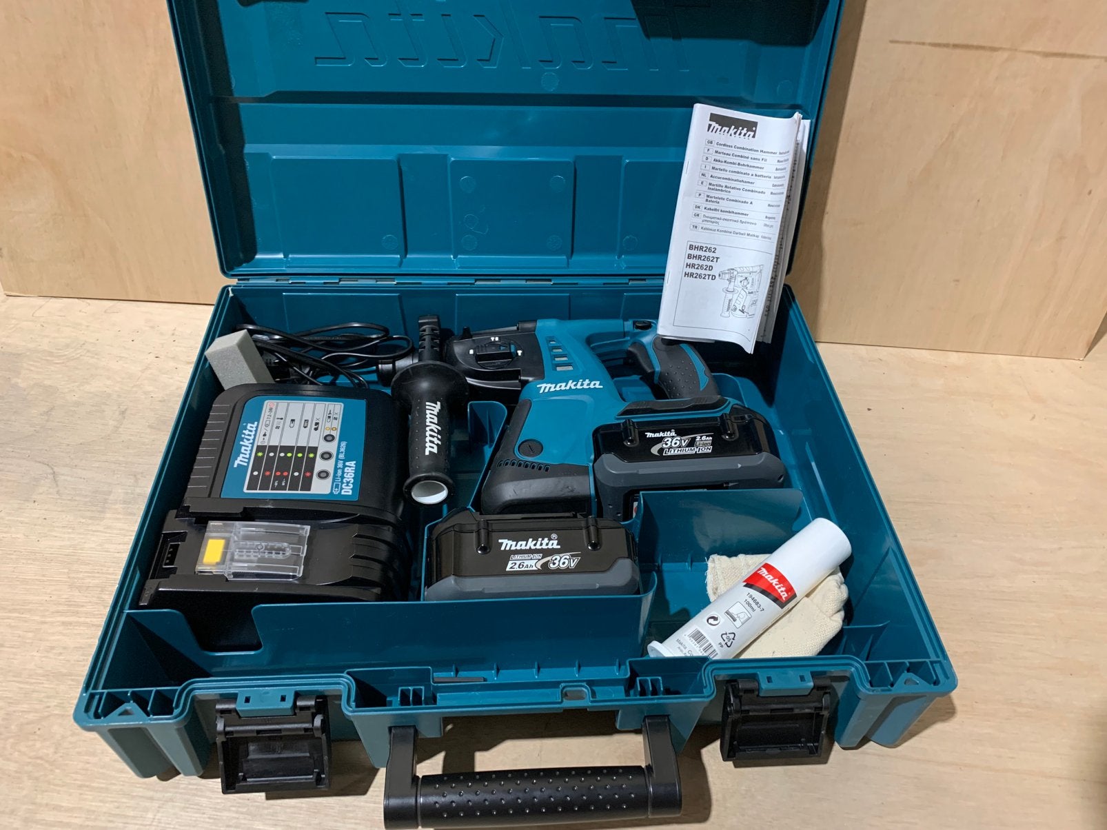 Makita BHR262RDE – Complete set – NIEUW, 600 watt of meer, Boor- en/of Breekhamer, Makita, Klopboormechanisme