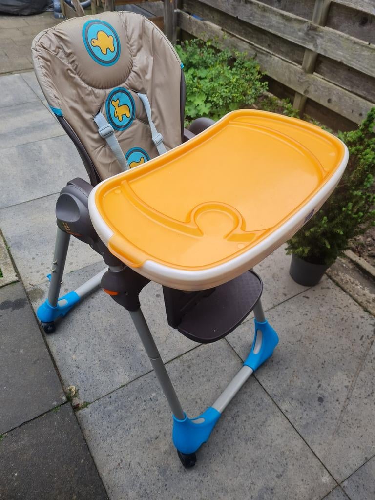 CHICCO Compleet verstelbare kinderstoel met eetblad, Kinderen en Baby's, Kinderstoelen, Ophalen, Gebruikt, Inklapstoel, Gordel(s)