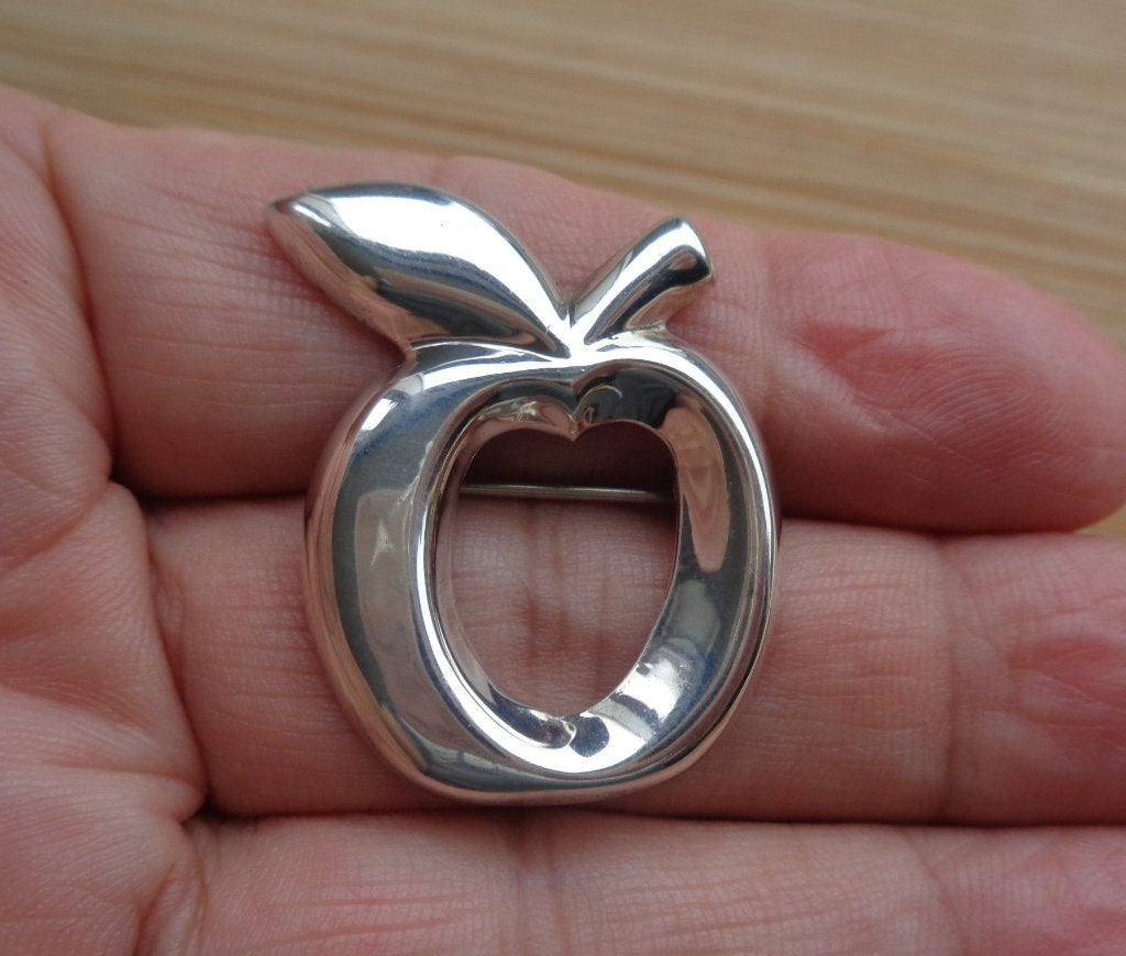 zilveren broche modernist appel [155], Verzenden, Minder dan 4 cm, Zo goed als nieuw, Zilver