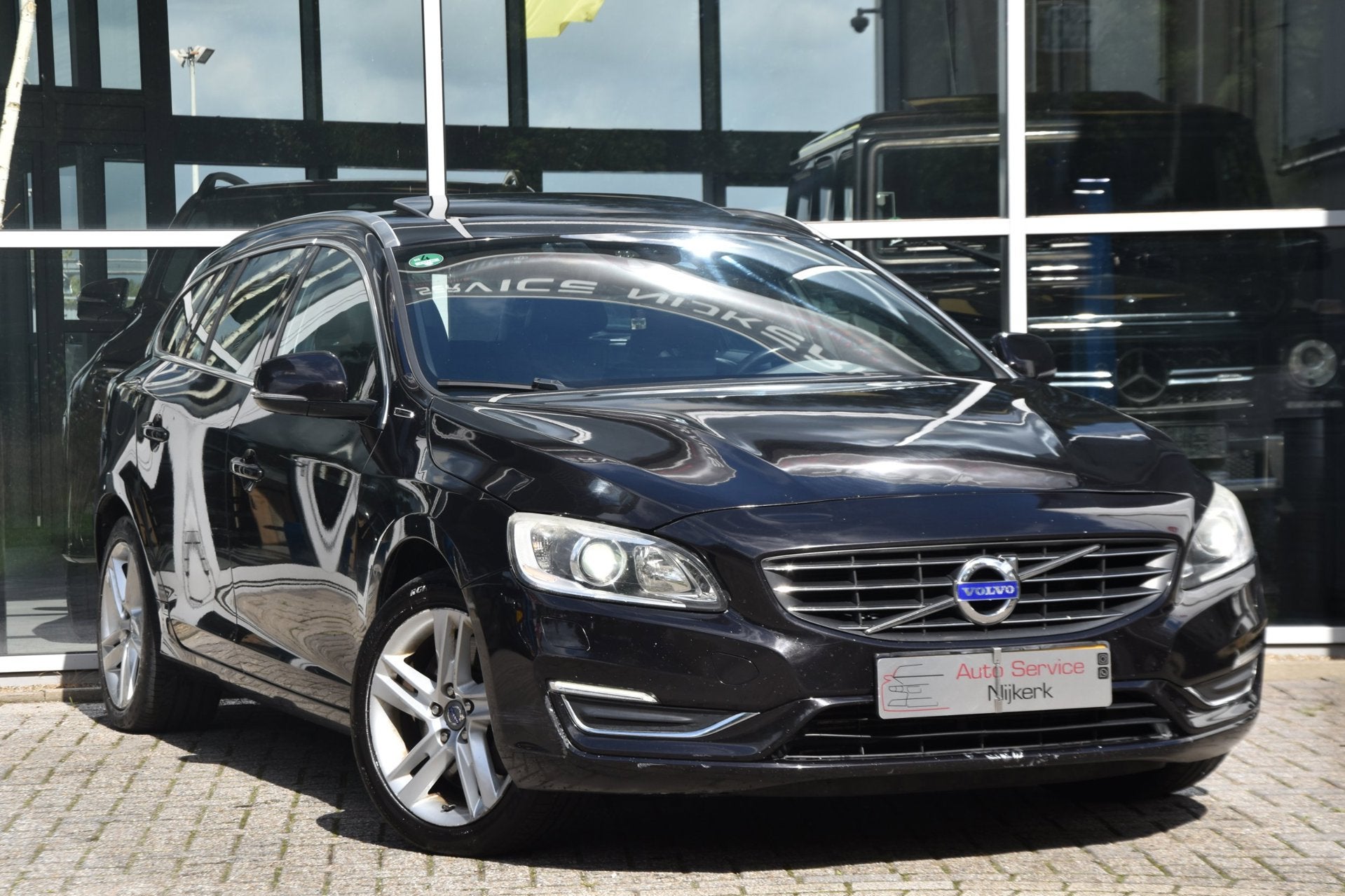 Volvo V60 2.4 D6 AWD 215PK | Plug-In | Summum | Leder | Dak, Auto's, Automaat, Zwart, Zwart, Vierwielaandrijving