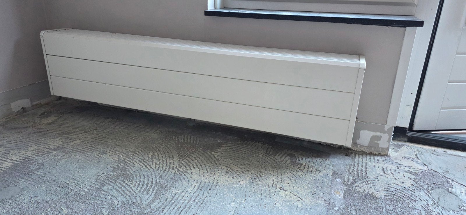 2x Jaga Tempo type 16 plintradiator 140x30x17 cm (2072W), Ophalen