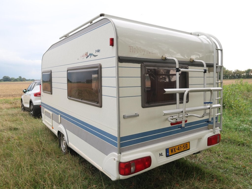 Hobby De Luxe 400 SB / 2x voortent, Caravans en Kamperen, Dwarsbed, Hobby, Bedrijf, Treinzit