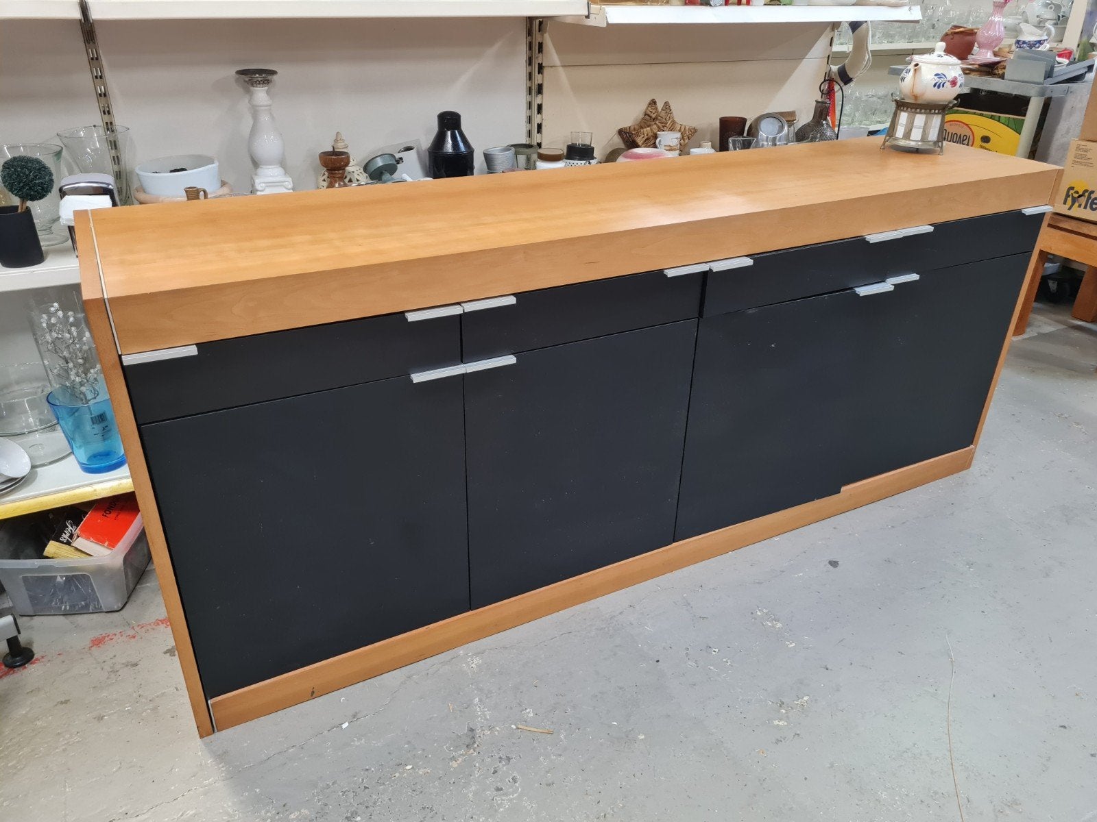 Stijlvol dressoir Pastoe met houten blad en zwarte deuren, Huis en Inrichting, Gebruikt, 150 tot 200 cm, Onbekend, Ophalen of Verzenden
