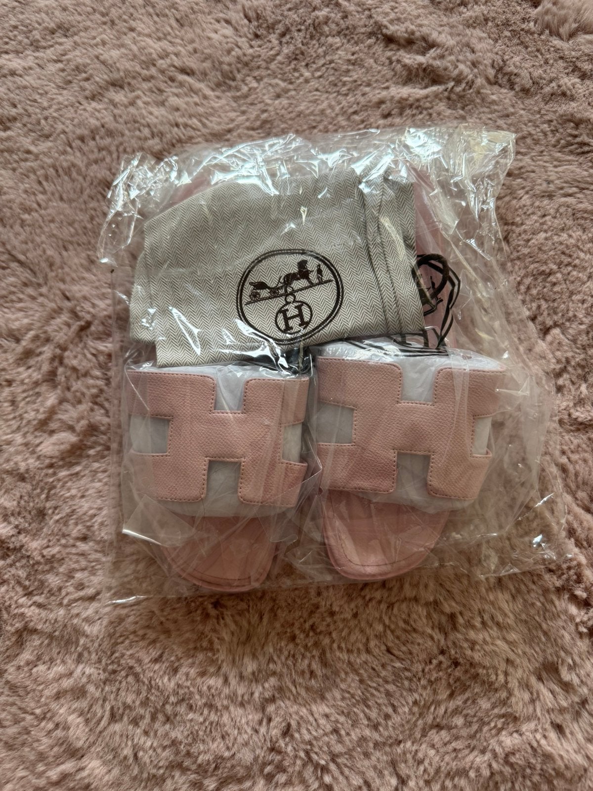 Hermes oran slippers 36, Ophalen of Verzenden, Zo goed als nieuw, Sneakers of Gympen