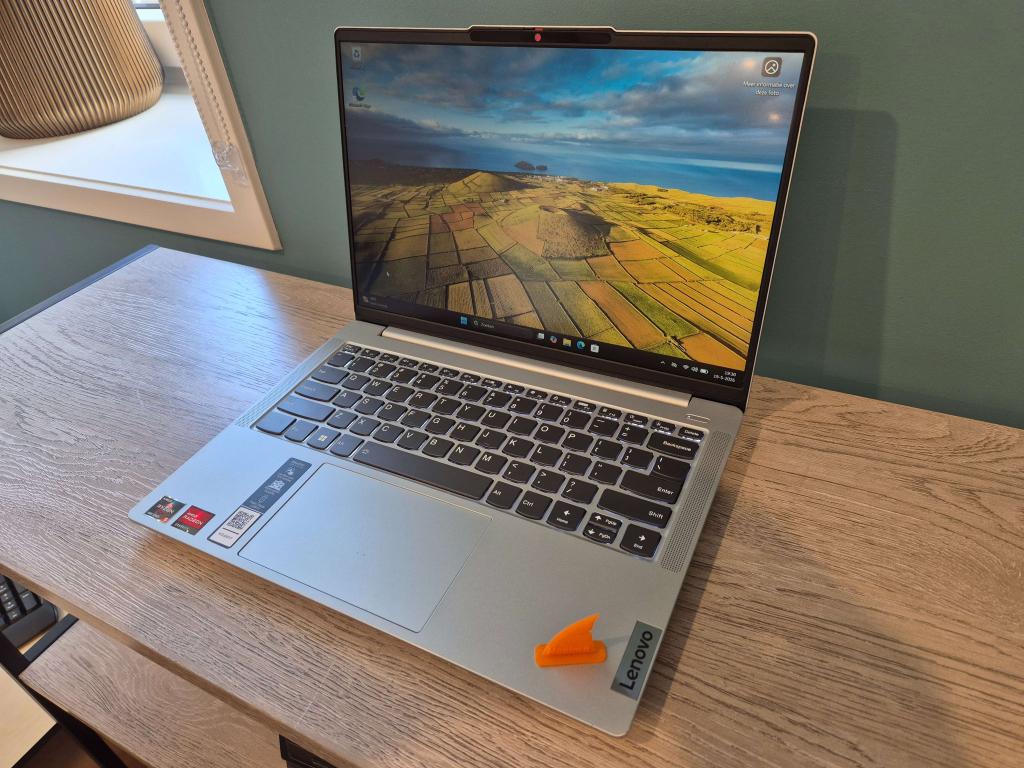 Lenovo IdeaPad Slim 5 14ABR8 | R5 7530, 16GB, 512GB, 14", Niet ingevuld, Gebruikt, Met videokaart, Qwerty