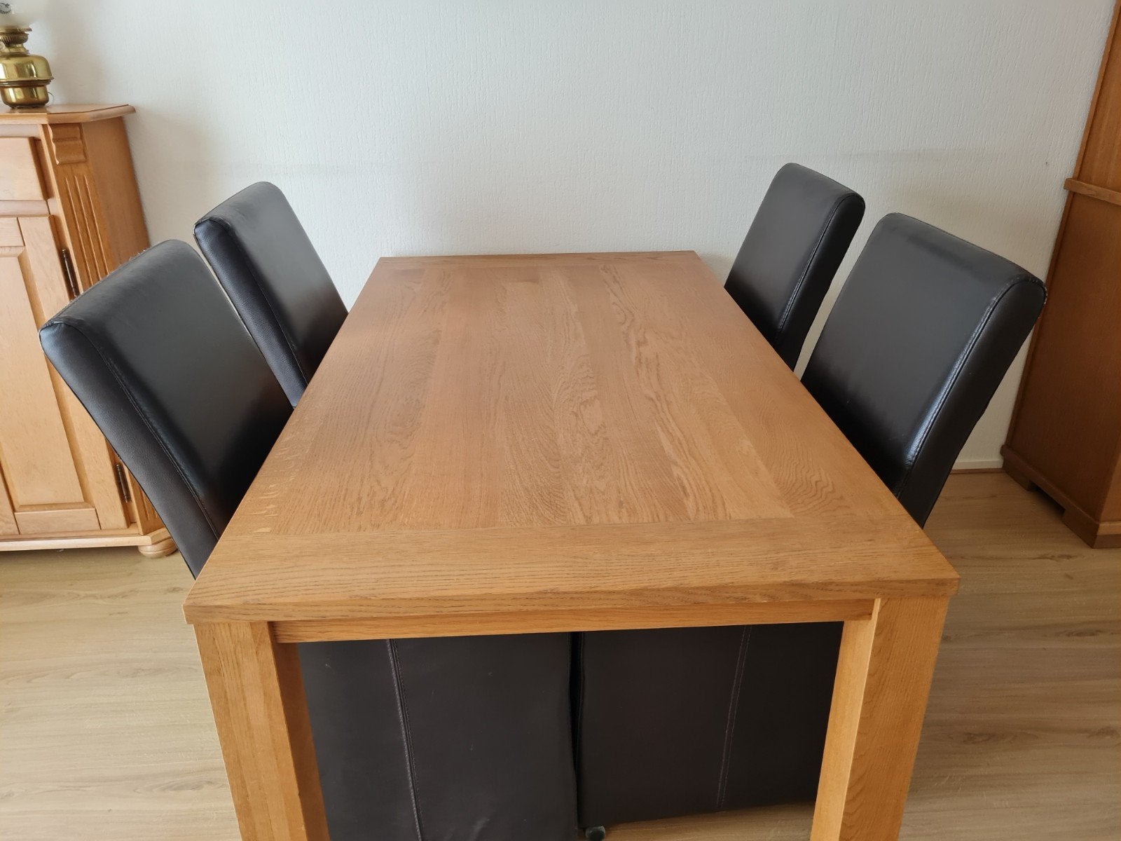 4 leren eetkamerstoelen met wieltjes, Ophalen, Gebruikt, Vier