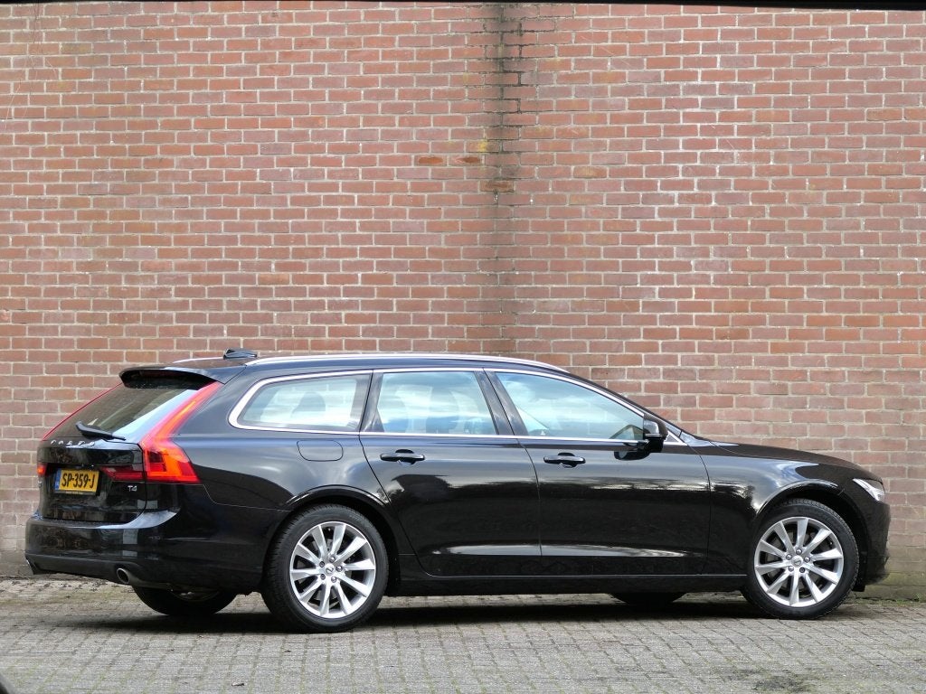 Volvo V90 T4 AUT Momentum 12MND garantie / Trekhaak / BLIS /, Automaat, 12 maanden, Bluetooth, Euro 6