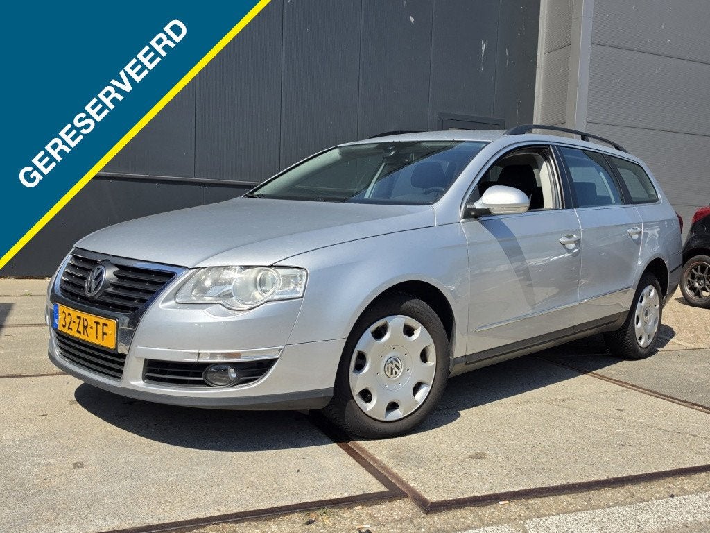 Volkswagen Passat Variant 1.6 FSI Trendl. Business Automaat, Gebruikt, 4 cilinders, 116 pk, Parkeersensor