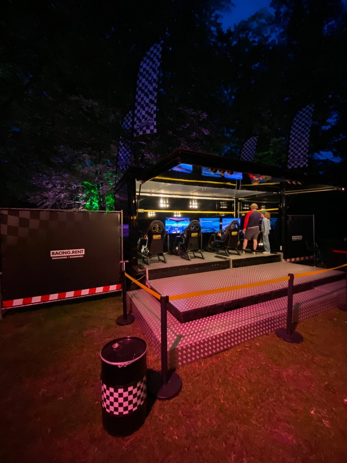 Podium aanhanger met simulators, Hobby en Vrije tijd, Feestartikelen | Verhuur, Ophalen, Gebruikt, Overige