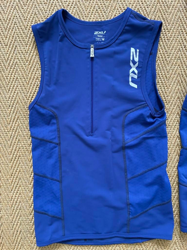 2XU Triathlon Shirt - Medium - Blauw, Kleding | Heren, Sportkleding, Ophalen of Verzenden, Zo goed als nieuw, Hardlopen of Fietsen