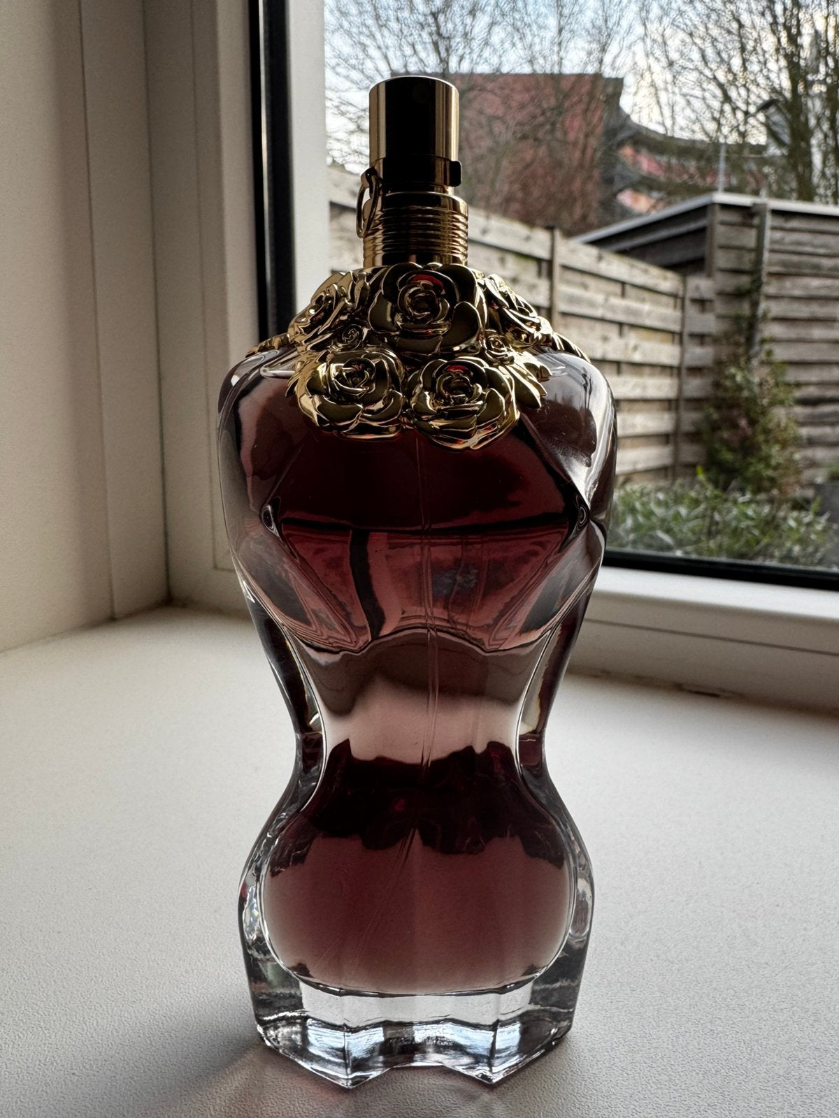 Jean Paul Gaultier. La belle 100ml oude versie, Sieraden, Tassen en Uiterlijk, Uiterlijk | Parfum, Verzenden, Zo goed als nieuw