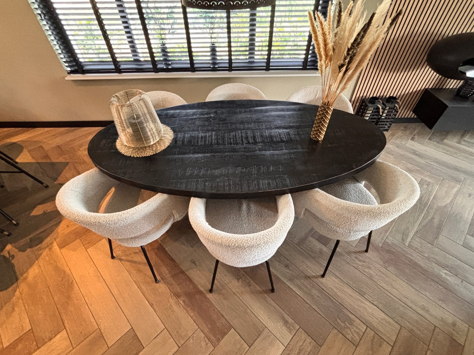 Zwarte ovale eettafel hout, Huis en Inrichting, Tafels | Eettafels, Ophalen, 100 tot 150 cm, Zo goed als nieuw, Vijf personen of meer