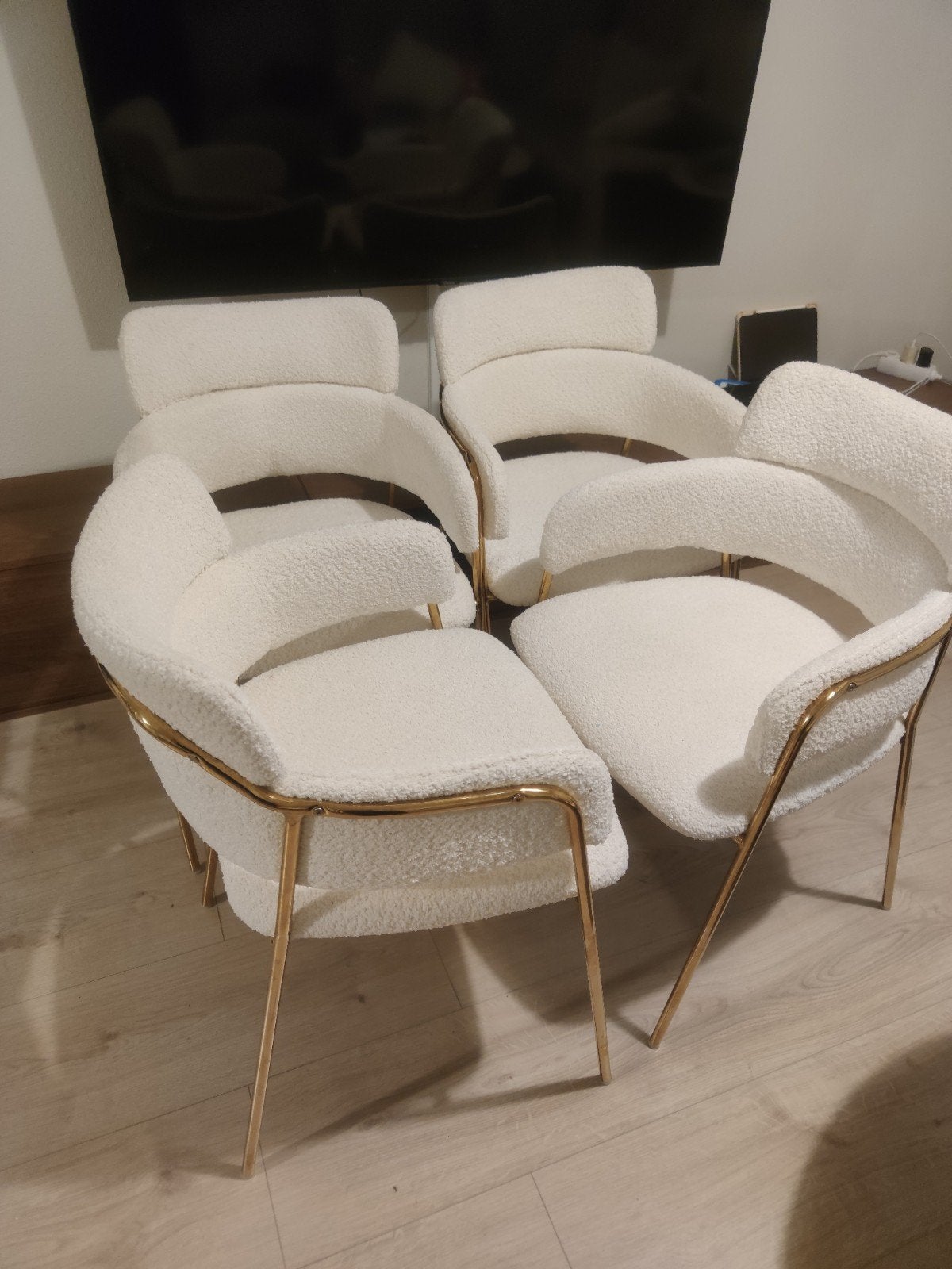 4 witte Taddy stoelen met gouden poten, Huis en Inrichting, Stoelen, Ophalen, Wit, Nieuw, Modern, Luxe