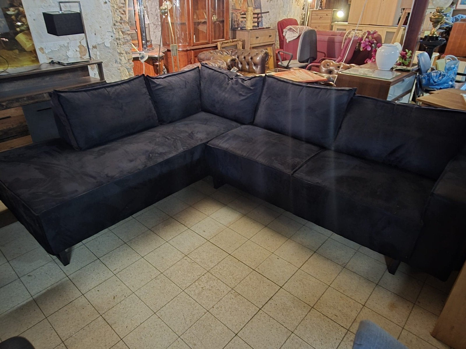 super mooie velvet hoekbank donker blauw naar zwart toe, Huis en Inrichting, Ophalen, Vierpersoons of meer