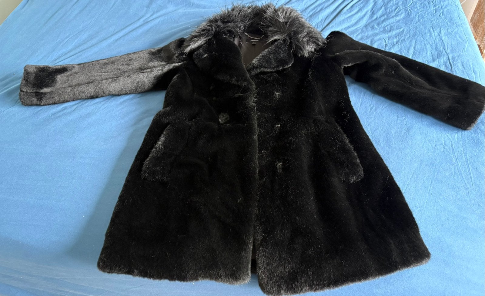 Zwatre Jas van Karen Millen fake fur, Kleding | Dames, Ophalen of Verzenden, Zo goed als nieuw, Maat 38/40 (M), Zwart