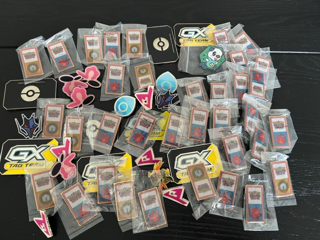 Pokemon league pins ( en andere), Ophalen of Verzenden, Zo goed als nieuw
