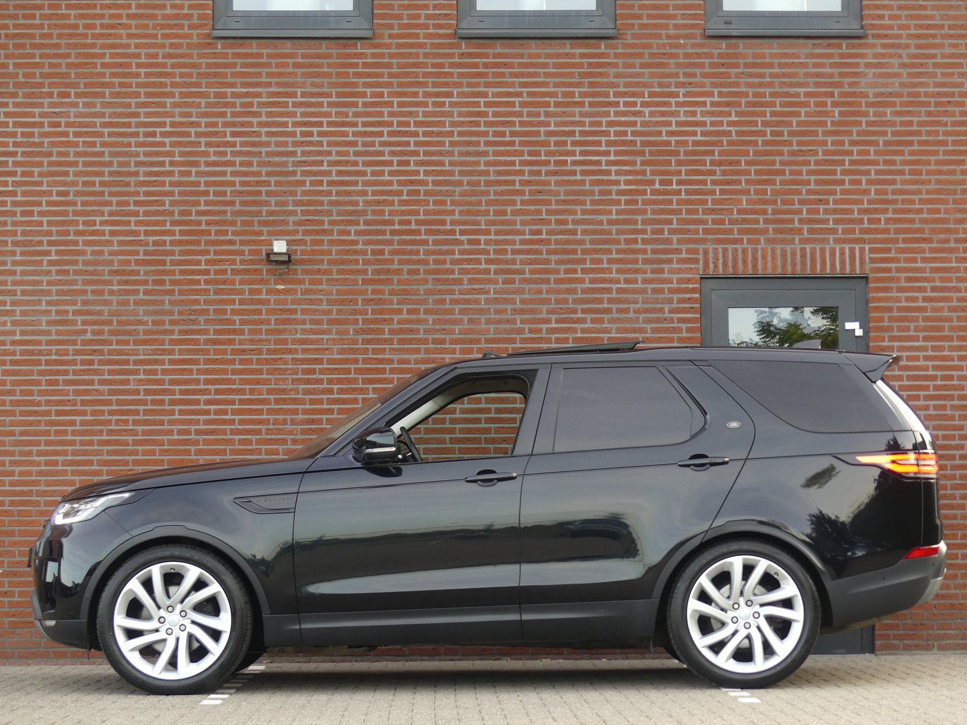 Land Rover Discovery 3.0 TD6 HSE Grijs kenteken Luchtvering/, Auto's, Automaat, 2361 kg, 249 pk, Euro 6