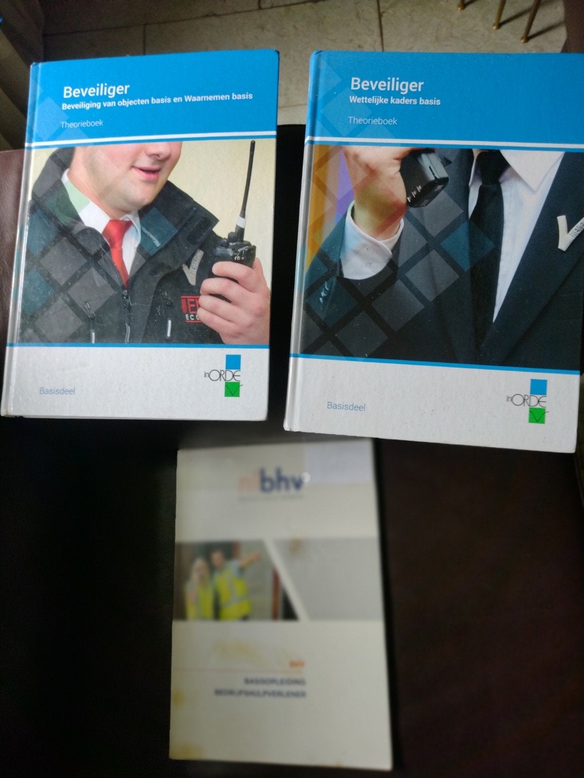 Beveiliger Theorieboeken & BHV Basisopleiding, Ophalen of Verzenden, Gelezen, MBO, Diverse auteurs