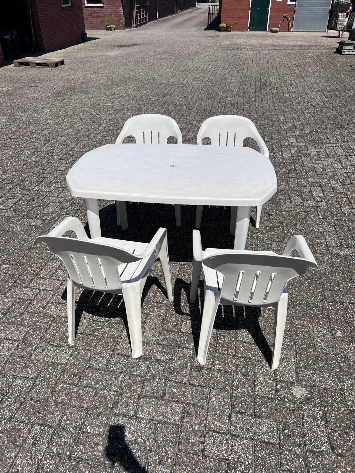 Tuinset met 4 stoelen, Ophalen, 4 zitplaatsen, Kunststof, Zo goed als nieuw