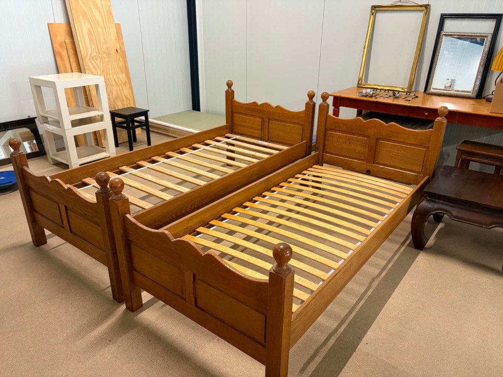 Houten bed, 2 stuks, Ophalen, Gebruikt, Eenpersoons, Bruin